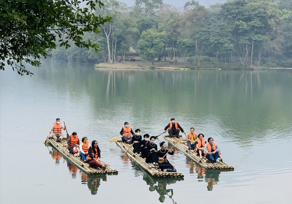 Tiếng đàn trời bay lên đỉnh núi -0