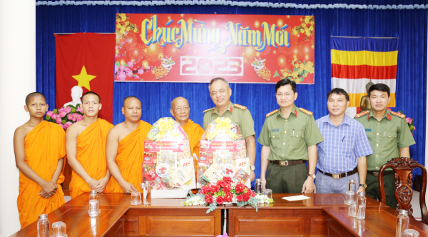 Công an tỉnh Sóc Trăng chúc Tết Chol Chnam Thmay của đồng bào Khmer -0