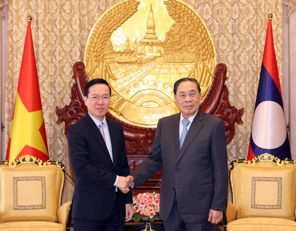 State president meets with former Lao leaders in Vientiane -0
