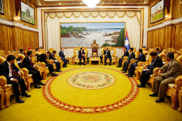 Deputy Minister Tran Quoc To visits Deputy Prime Minister and Minister of Public Security of Laos -0