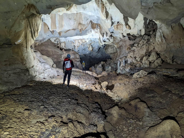 Phát hiện 22 hang động mới đẹp mê mẩn ở phía tây Quảng Bình -0