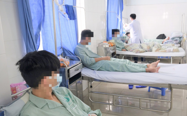 4 học sinh lớp 9 ở Quảng Ninh nhập viện cấp cứu sau khi hút thuốc lá điện tử -0