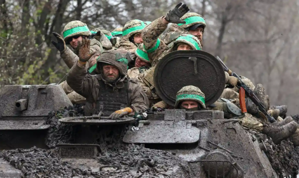 Giao tranh đẫm máu tại Bakhmut, Ukraine cầm cự trước đòn hỏa lực của Nga -0