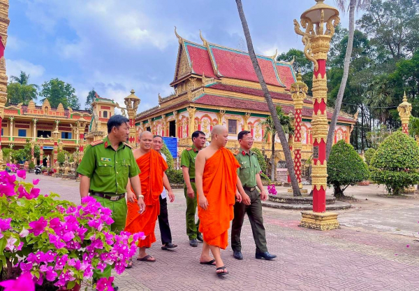 Phát huy vai trò chức sắc tôn giáo trong bảo đảm an ninh trật tự -0