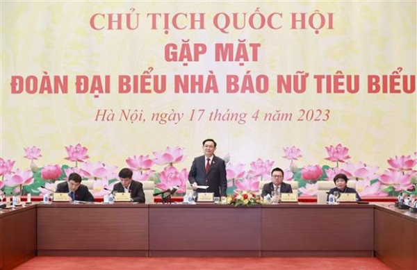 NA leader applauds performance by Vietnam Women Journalists' Club -0