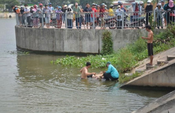 Đuối nước khi nhậu say bị thách bơi qua sông Bảo Định -0