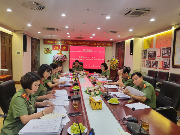 Họp xét Giải thưởng “Phụ nữ Công an tiêu biểu” năm 2022 -0