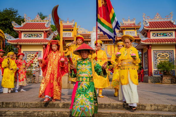Lễ hội Điện Huệ Nam ở Thừa Thiên-Huế thu hút đông đảo du khách -1