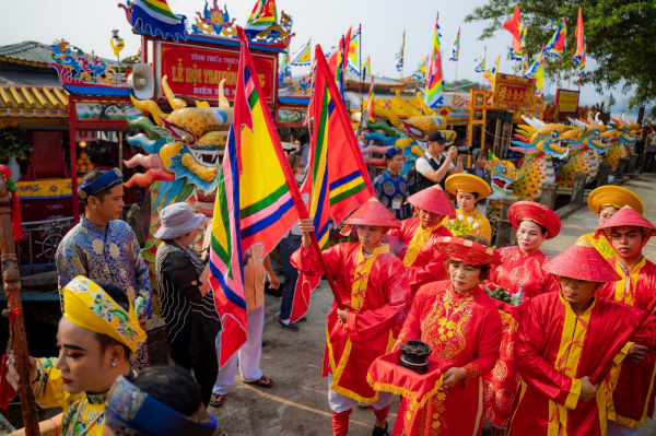 Lễ hội Điện Huệ Nam ở Thừa Thiên-Huế thu hút đông đảo du khách -0