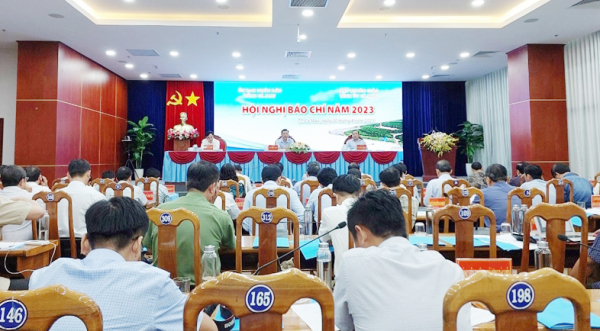 Cà Mau kết nối báo chí tuyên truyền về quốc phòng, an ninh -0