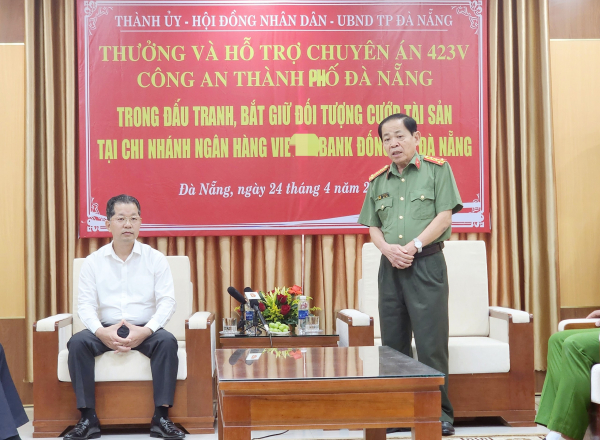 Thưởng “nóng” vụ bắt giữ tên cướp ngân hàng tại Đà Nẵng -0