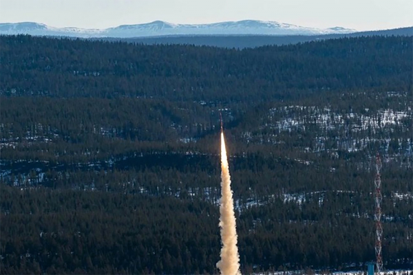 Tên lửa Thụy Điển bất ngờ rơi xuống Na Uy -0