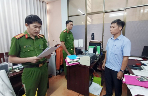 Khởi tố 3 cán bộ Văn phòng Đăng ký đất đai tỉnh Quảng Ngãi -0