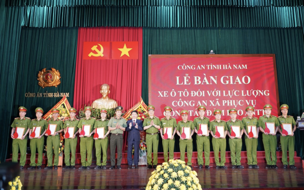 Công bố Công an tỉnh Hà Nam là tỉnh đầu tiên trong cả nước hoàn thành cấp CCCD cho công dân -0