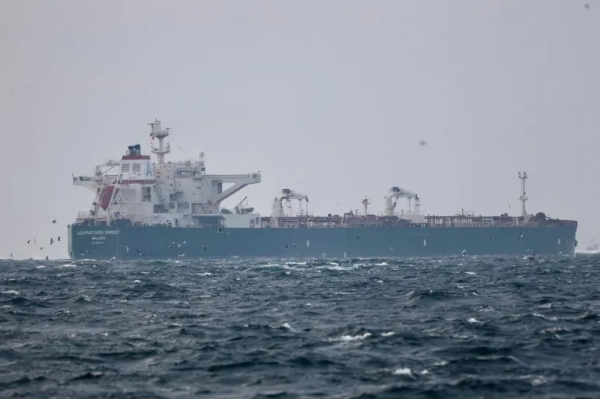 Iran bắt giữ tàu chở dầu trên vùng biển nhạy cảm  -0