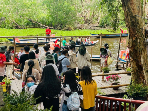 Trà Sư – điểm hút khách mùa lễ 30/4 -1/5 -0