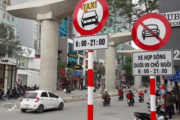 Từ 29/4: Hà Nội dỡ bỏ biển cấm taxi trên 9 tuyến phố -0