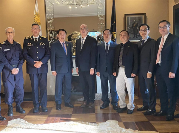 Law enforcement forces of Vietnam, Uruguay establish cooperation -0