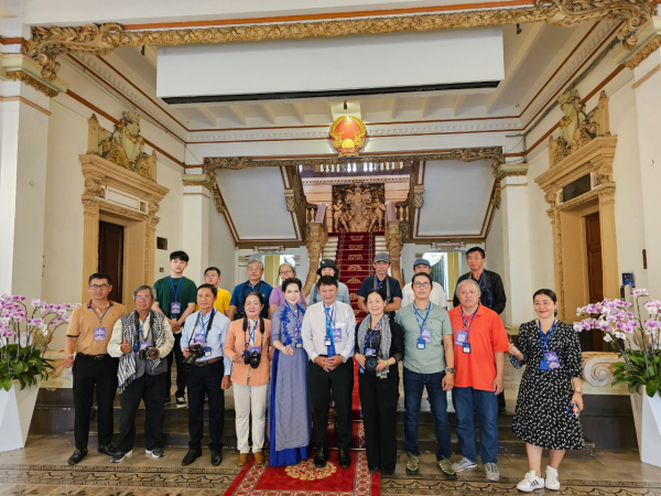 2 ngày thu hút gần 1.500 du khách tham quan trụ sở HĐND và UBND TP Hồ Chí Minh -0