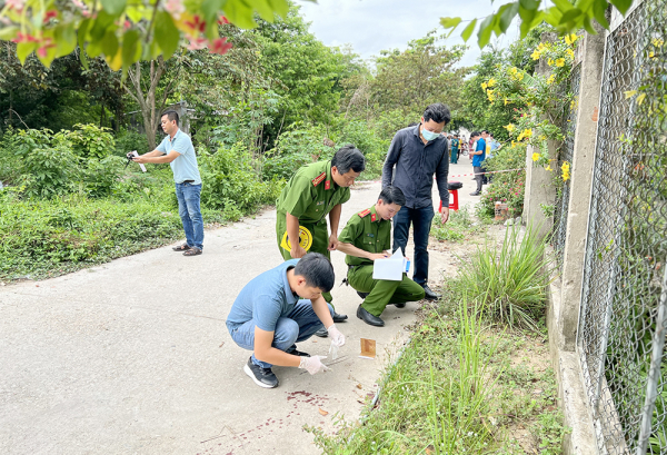 Thanh niên dùng dao phóng lợn đâm cha và chú ruột tử vong -1