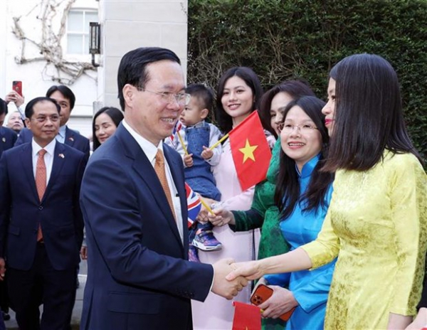 President meets Vietnamese expatriates in UK -0