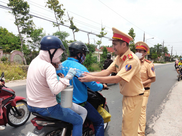 Nhiều cán bộ, công chức ở tỉnh Cà Mau vi phạm nồng độ cồn khi tham gia giao thông  -1