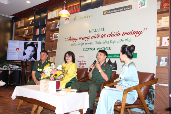 Giao lưu “Những trang viết từ chiến trường”: Hiểu quá khứ để trân trọng hơn cuộc sống hòa bình -0