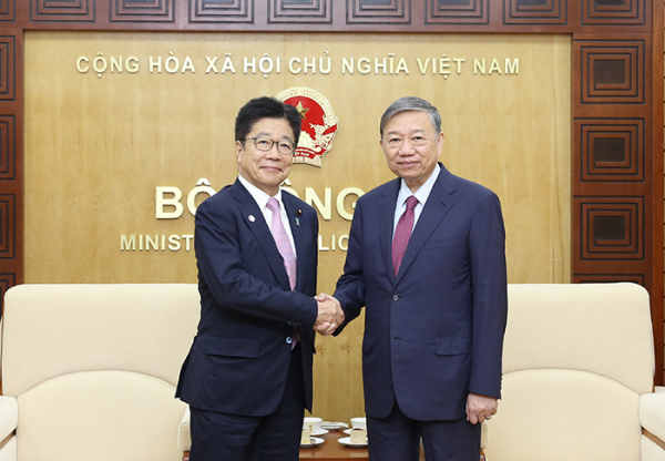 Minister To Lam receives Japanese Minister of Health, Labor and Welfare -0