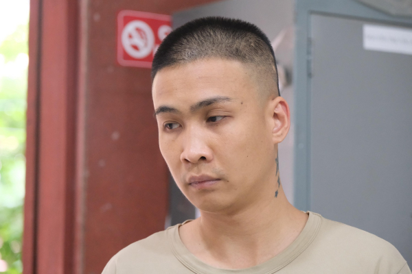 Say rượu, điều khiển xe máy đâm trực diện vào cán bộ CSGT -0