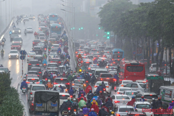 Hà Nội ùn tắc nghiêm trọng trong cơn mưa lớn ngày đầu tuần -5
