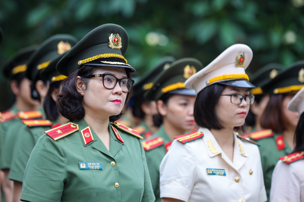 Đoàn Phụ nữ Công an tiêu biểu dâng hương viếng Chủ tịch Hồ Chí Minh tại Khu di tích K9 -0
