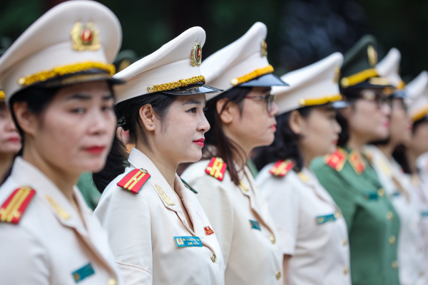 Đoàn Phụ nữ Công an tiêu biểu dâng hương viếng Chủ tịch Hồ Chí Minh tại Khu di tích K9 -0