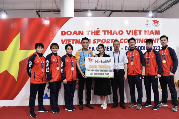 Herbalife Việt Nam thưởng nóng cho các vận động viên thể thao Việt Nam đạt Huy chương Vàng đầu tiên tại SEA Games 32 -1