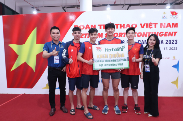 Herbalife Việt Nam thưởng nóng cho các vận động viên thể thao Việt Nam đạt Huy chương Vàng đầu tiên tại SEA Games 32 -3
