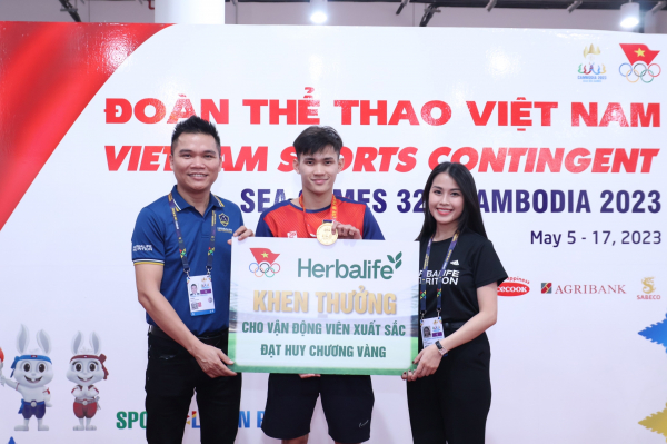 Herbalife Việt Nam thưởng nóng cho các vận động viên thể thao Việt Nam đạt Huy chương Vàng đầu tiên tại SEA Games 32 -4