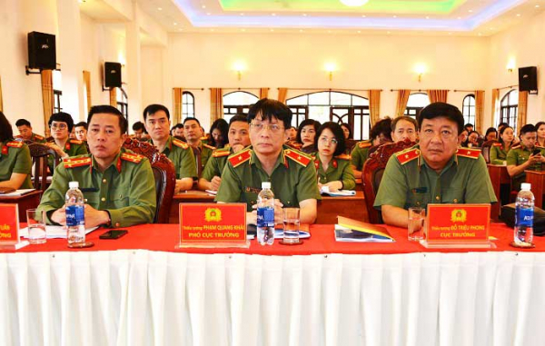 Training course on public security press opens in Da Lat  -0