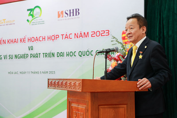 Doanh nhân Đỗ Quang Hiển nhận Kỷ niệm chương Vì sự nghiệp phát triển Đại học Quốc gia Hà Nội -0