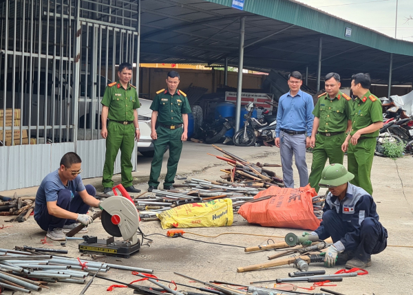 Công an huyện Lục Nam, Bắc Giang tiêu hủy hàng loạt vũ khí, pháo -0