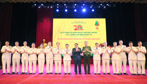 Thủ tướng Phạm Minh Chính dự kỷ niệm 70 năm Ngày truyền thống lực lượng An ninh kinh tế -1