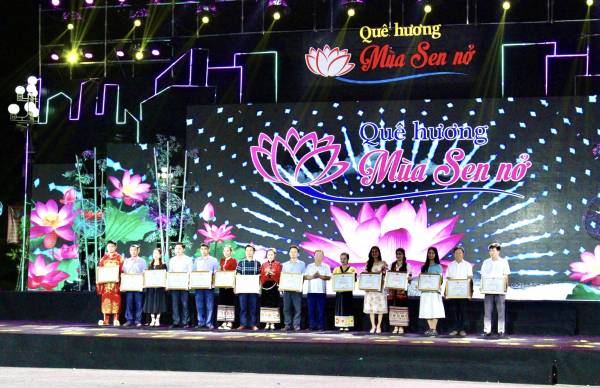 Độc đáo Lễ hội đường phố tại Nghệ An -0