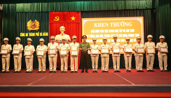 Công an Đà Nẵng tuyên dương các điển hình trong học tập, thực hiện Sáu điều Bác Hồ dạy -0