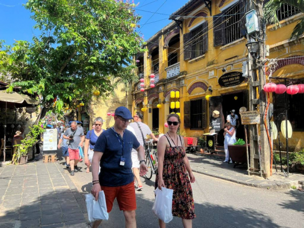 Hoi An ancient town opens 13 ticket stations  -0