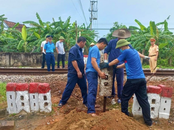 Đóng hơn 200 lối đi, đường ngang tự phát băng qua đường sắt -0