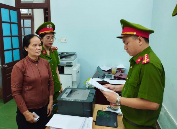 Nữ phó phòng dỏm lừa đảo người nghèo 