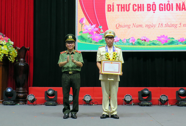 15 thí sinh tranh tài tại vòng chung kết Hội thi Bí thư Chi bộ giỏi -0