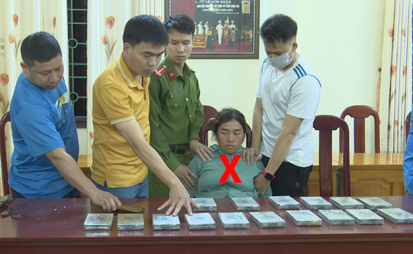 Bắt quả tang một cặp vợ chồng mua bán trái phép 16 bánh heroin -0