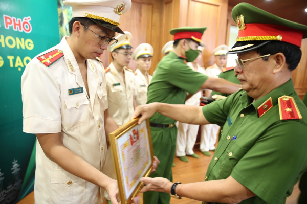 Công an TP Hồ Chí Minh tuyên dương 42 gương “Thanh niên tiên tiến làm theo lời Bác”  -0