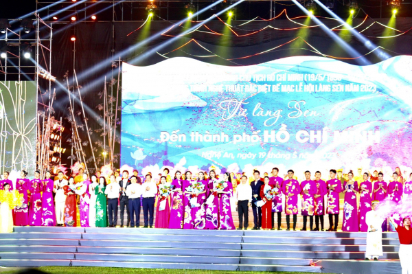 Bế mạc Lễ hội Làng Sen và chương trình “Từ Làng Sen đến thành phố mang tên Hồ Chí Minh” -0