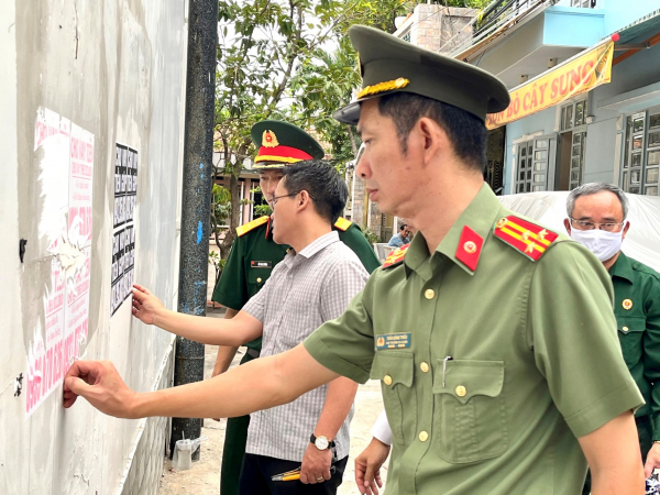  TP Hồ Chí Minh liên tục ra quân bóc gỡ, xóa bỏ quảng cáo trái phép -0