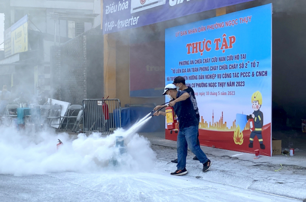 Hanoi police promote “inter-family fire safety group” model -0